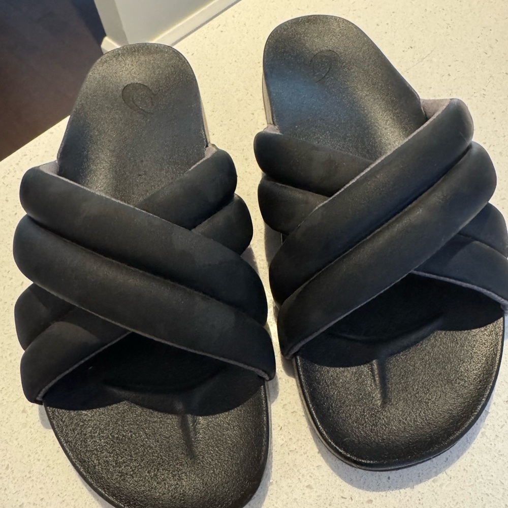 OluKai Hila Puffy Slide Sandals